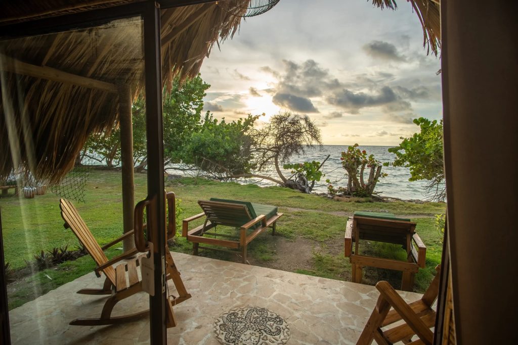 Oceanfront Suite Bungalow on Isla Múcura