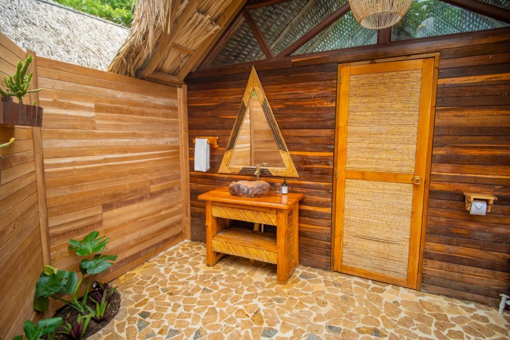 Oceanfront Family Bungalow on Isla Múcura