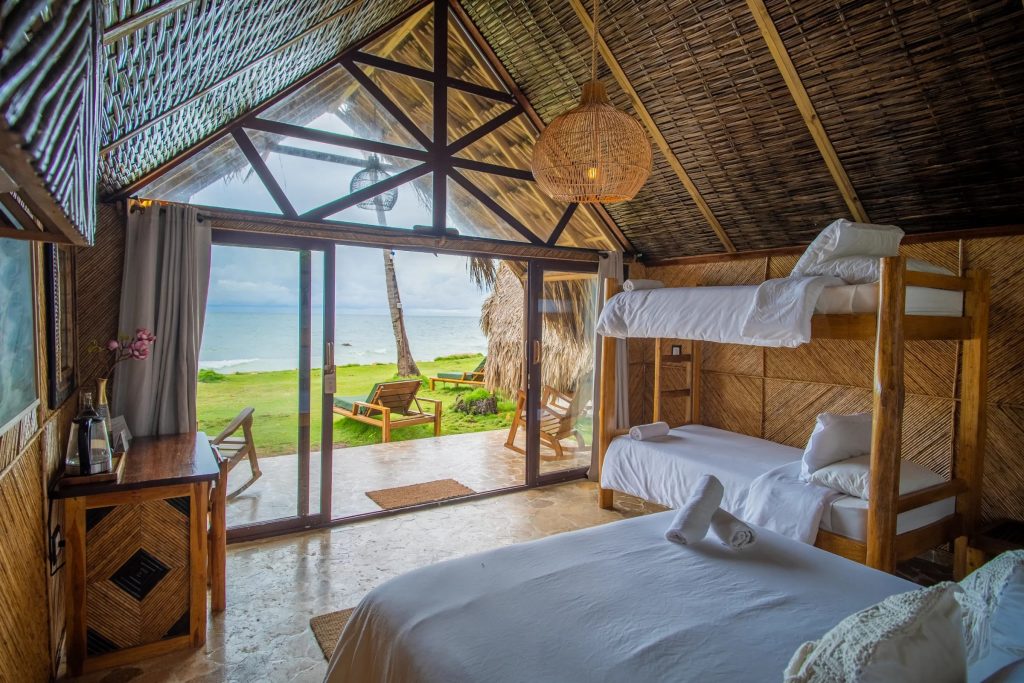 Oceanfront Family Bungalow on Isla Múcura