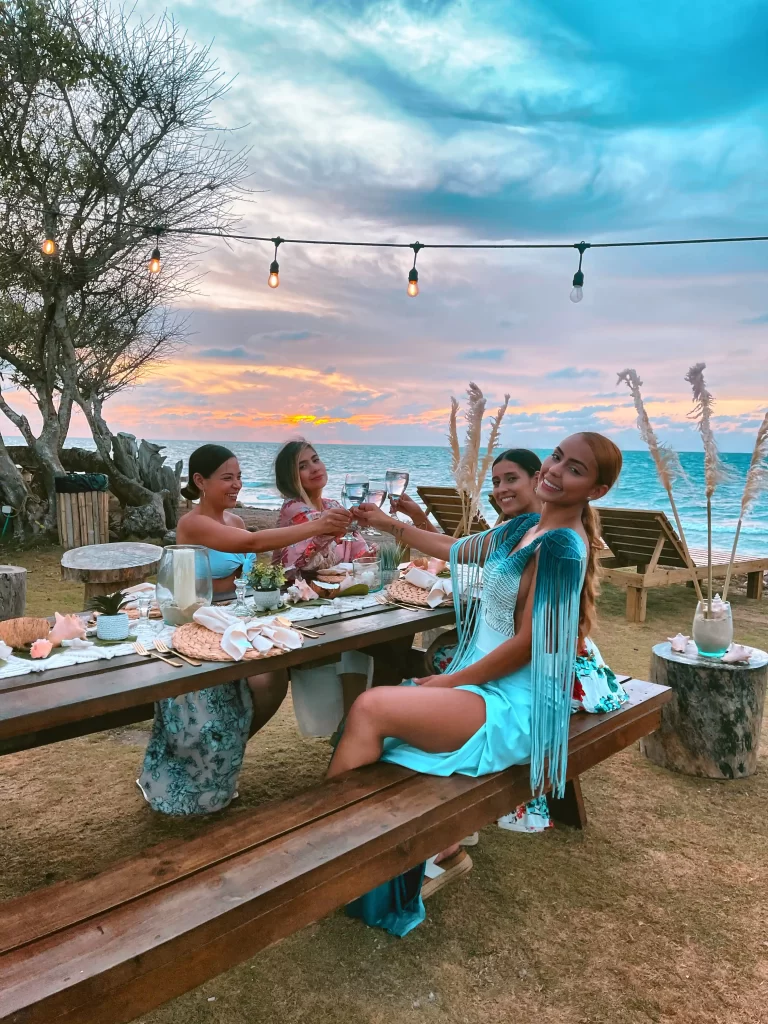 GRUPOS Y EMPRESAS EN ISLA MÚCURA