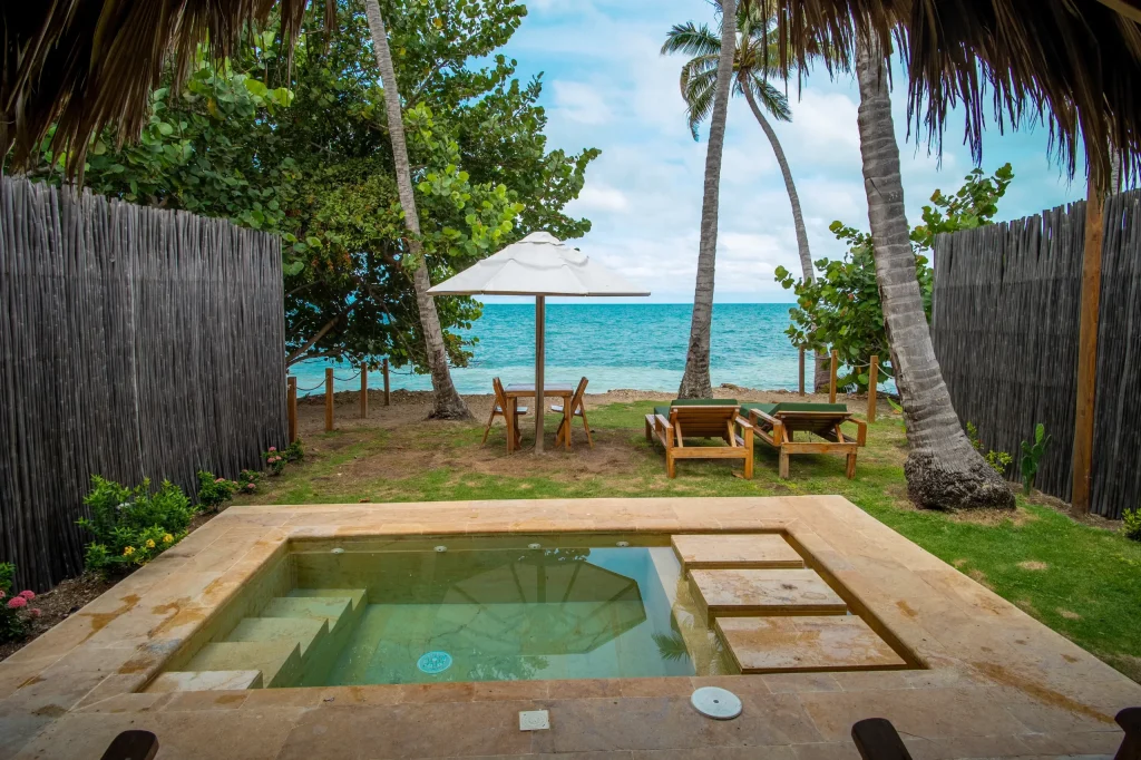 Bungalow Deluxe Pool frente al mar